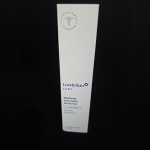 New LOVELYSKIN Mattifying Antioxidant Skincare Moisturizer. Full Size.